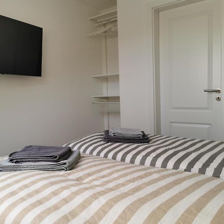 Moderne Wohnung Mit Privatpool ビューズム エクステリア 写真