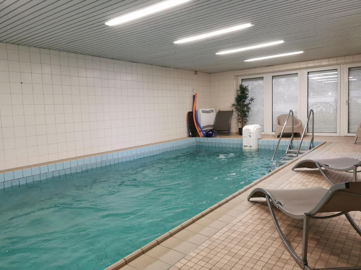 Moderne Wohnung Mit Privatpool ビューズム エクステリア 写真